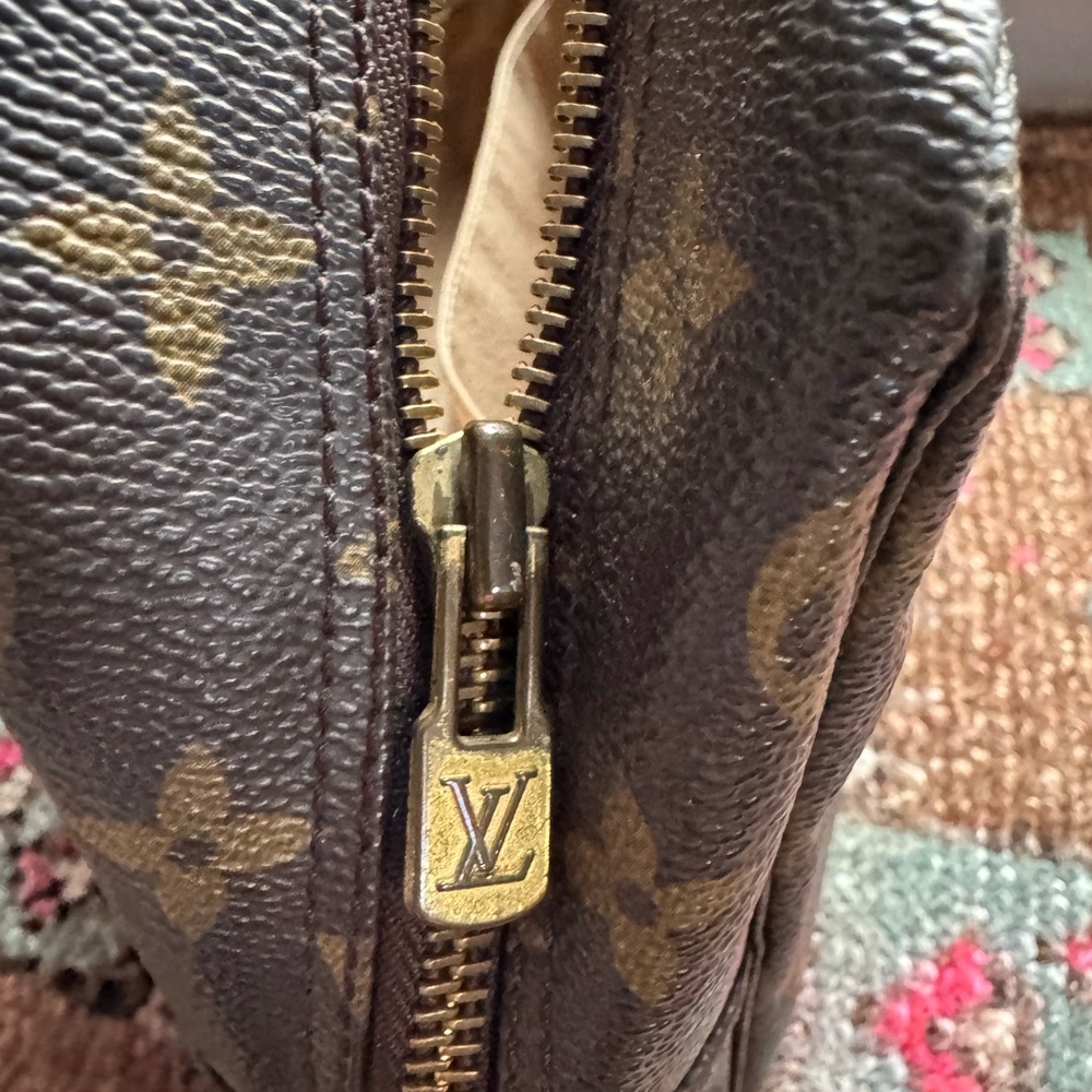 Louis Vuitton Monogram Toilette 28 cosmetic case - Picture 3 of 12